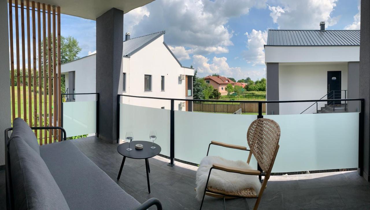 Genius Guest Unique Banovci Apartment Exterior foto