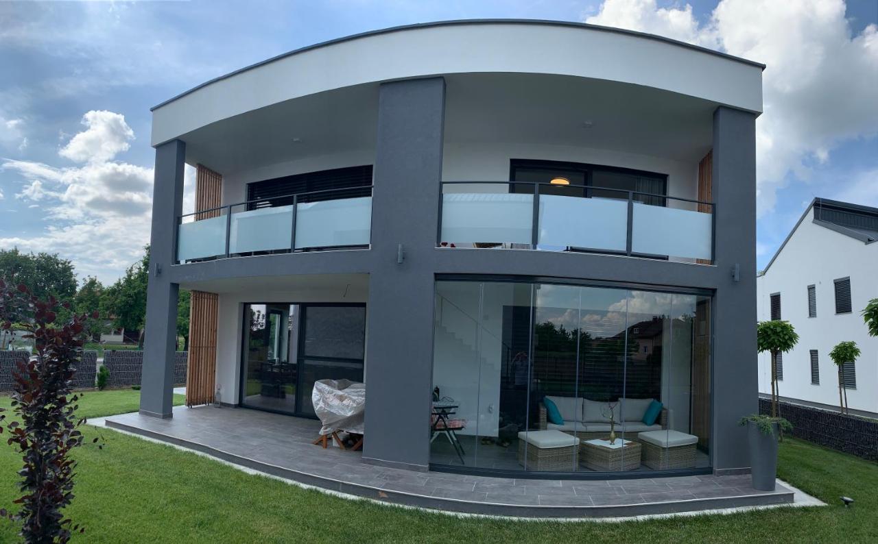 Genius Guest Unique Banovci Apartment Exterior foto